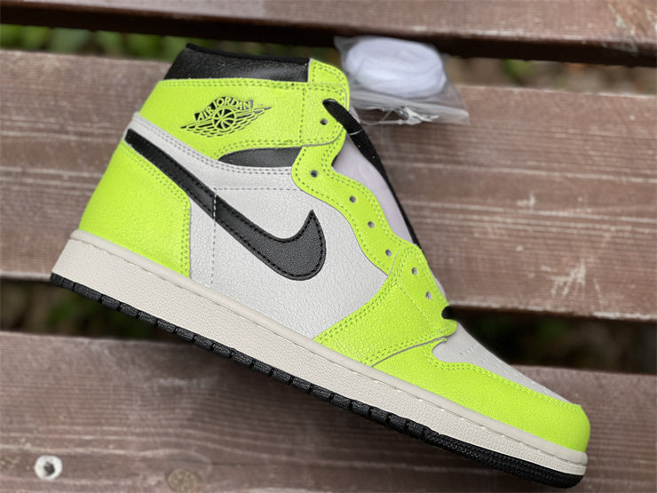 Nike Men's & Women's Designer Low-Top Shoes — Style 221 front view