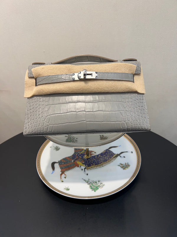 Curated bag women's premium everyday handbag