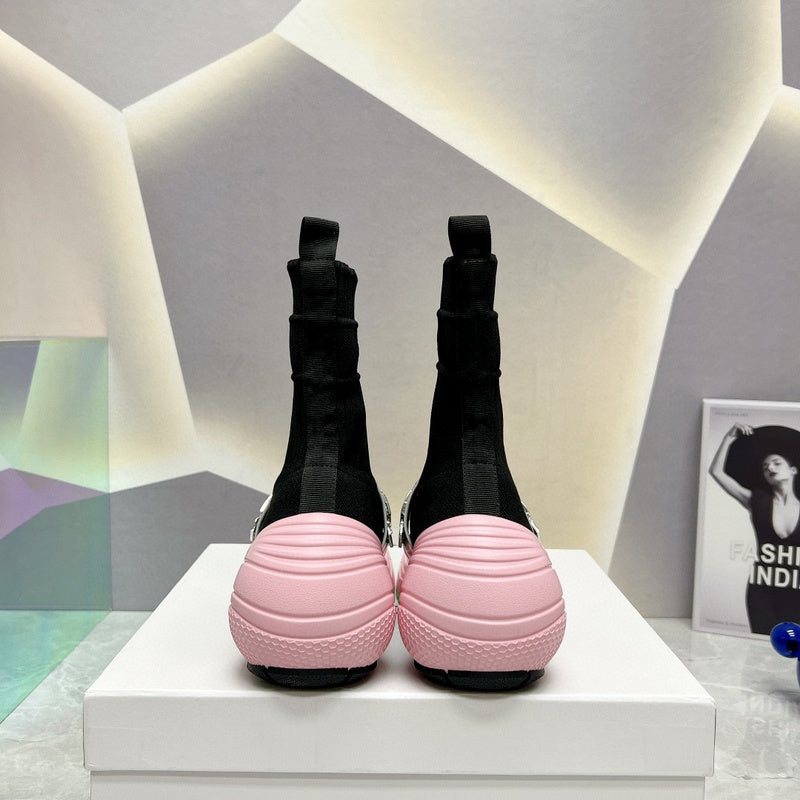Givenchy shoes Style 154 - close-up of elevated everyday design
