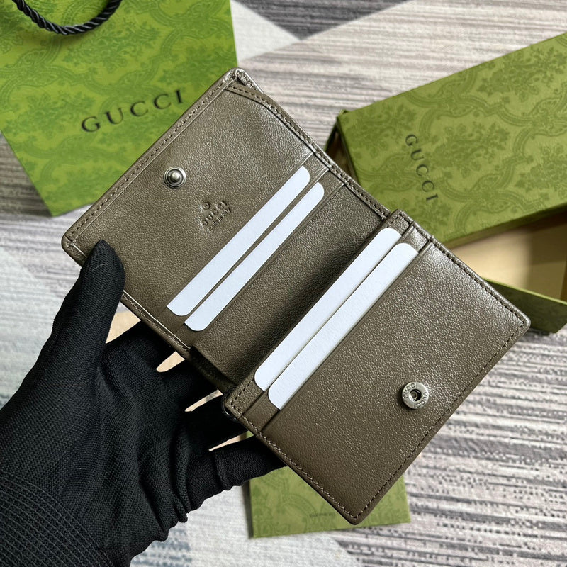 Styled lifestyle shot of everyday-luxe modern women's handbag – women's statement bag