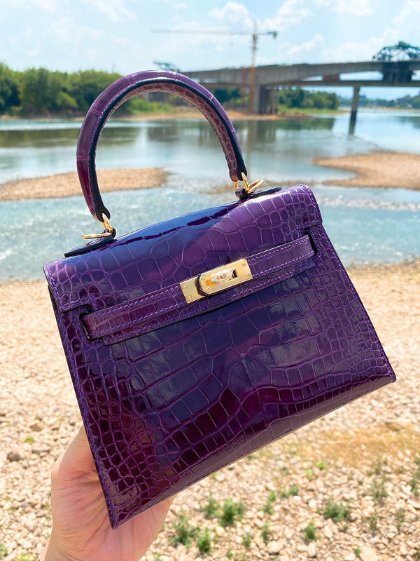 Side view of everyday-ready structured handbag