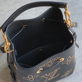  Minimalist shopper bag carried on shoulder