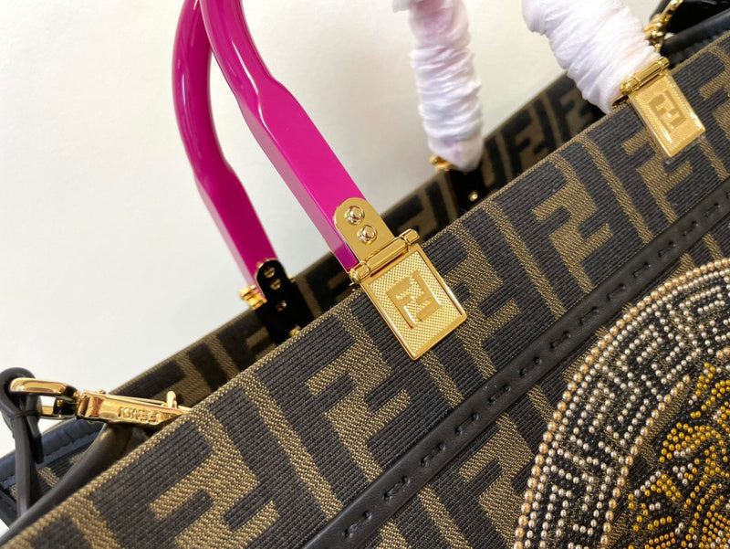 Ziva's Charm handbag – detail view (35cm*17cm*31cm)