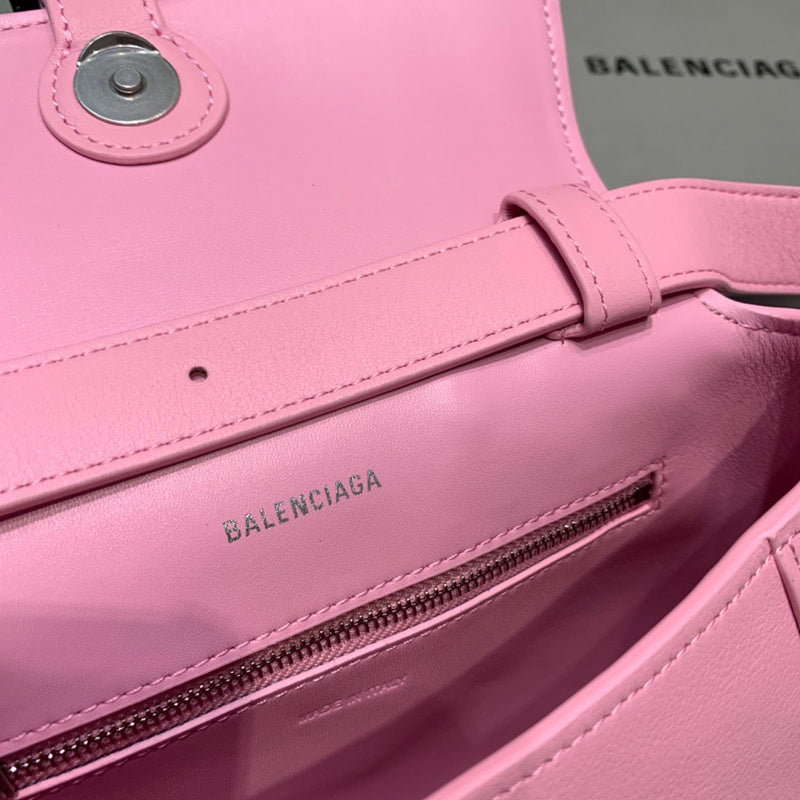 Refined Vegan Leather Handbag - Versatile Everyday Design | Women's Luxury Handbag #511 - texture close-up (image 9) of designer-inspired handbag
