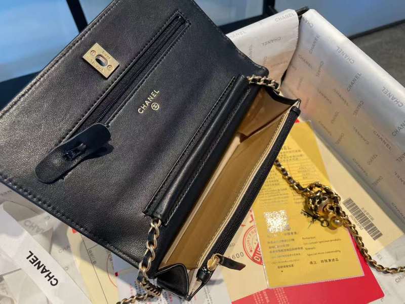 Zivas Charm Refined Structure Luxury Handbag (Statement-Ready Design) – Back View