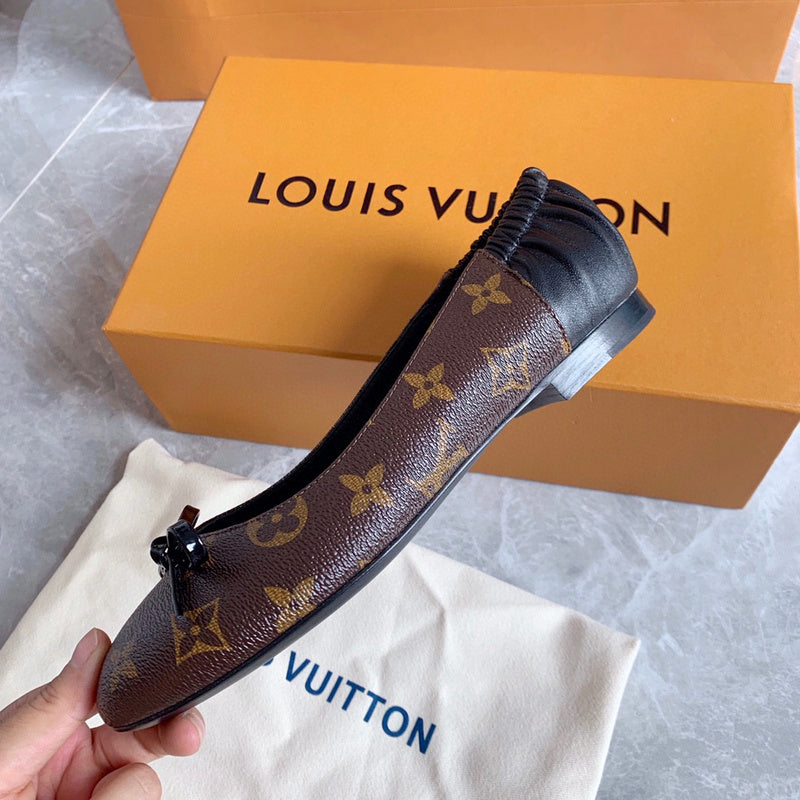 Full silhouette view of Louis Vuitton luxury piece style No.052