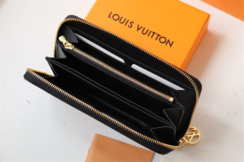  Sleek carryall bag front view 7