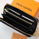  Sleek carryall bag front view 7