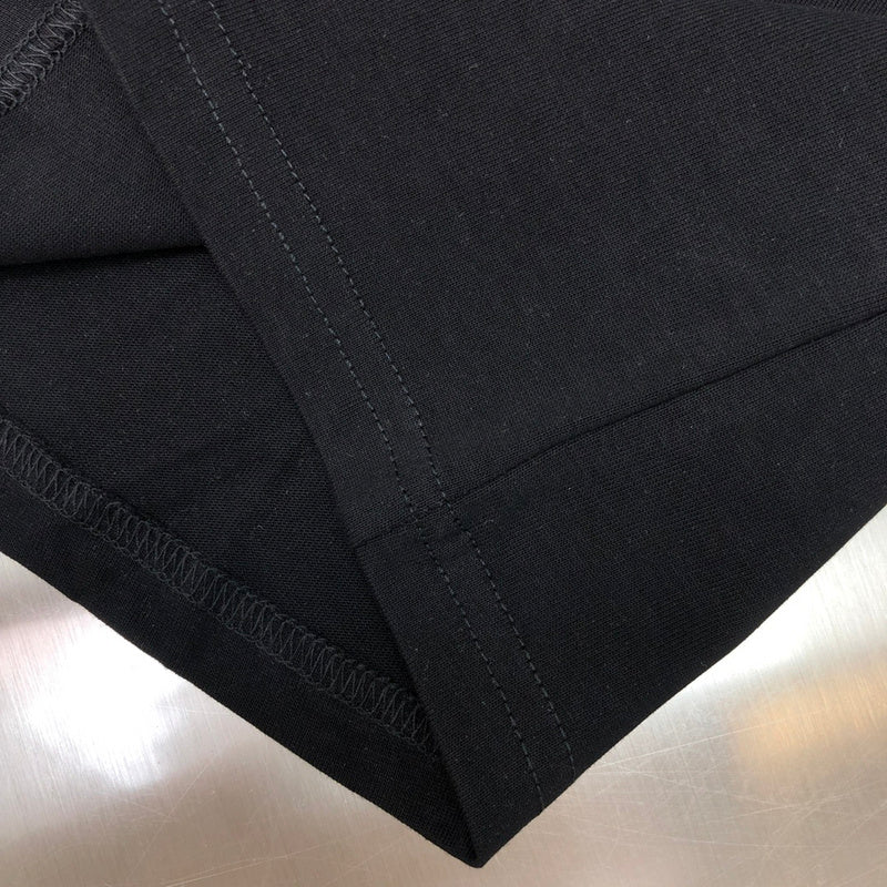 Full styled look of Louis Vuitton cotton t-shirt with logo-detail design