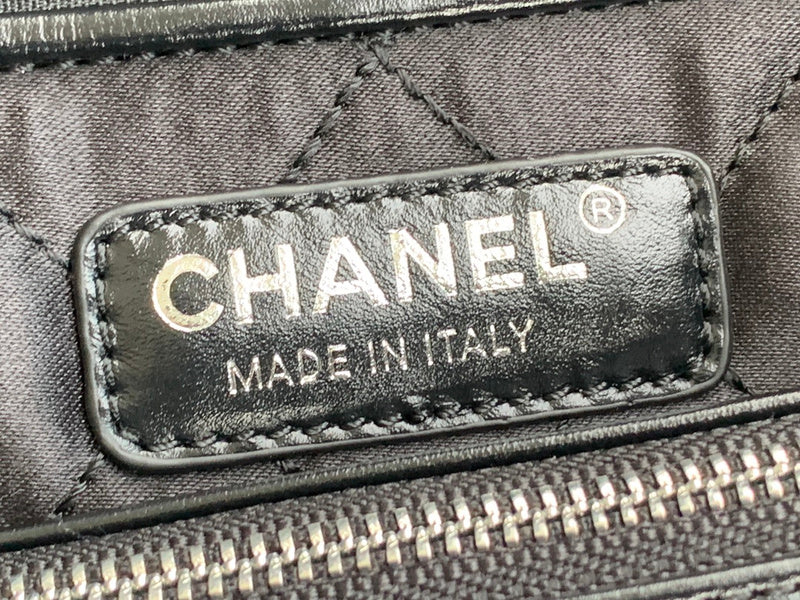  spacious purse view 6