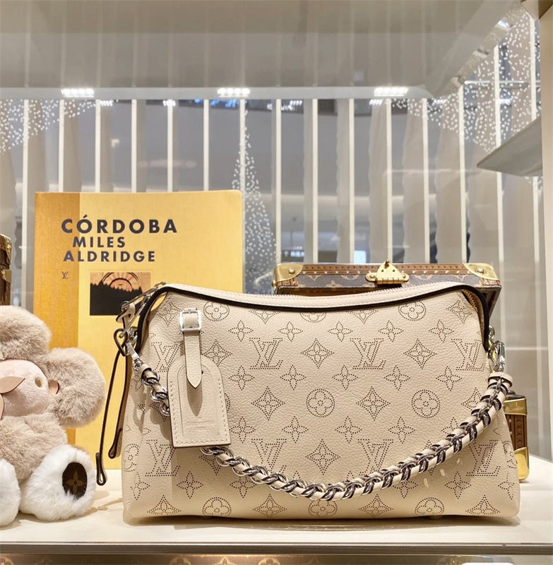  Classic structured bag carried on shoulder 28