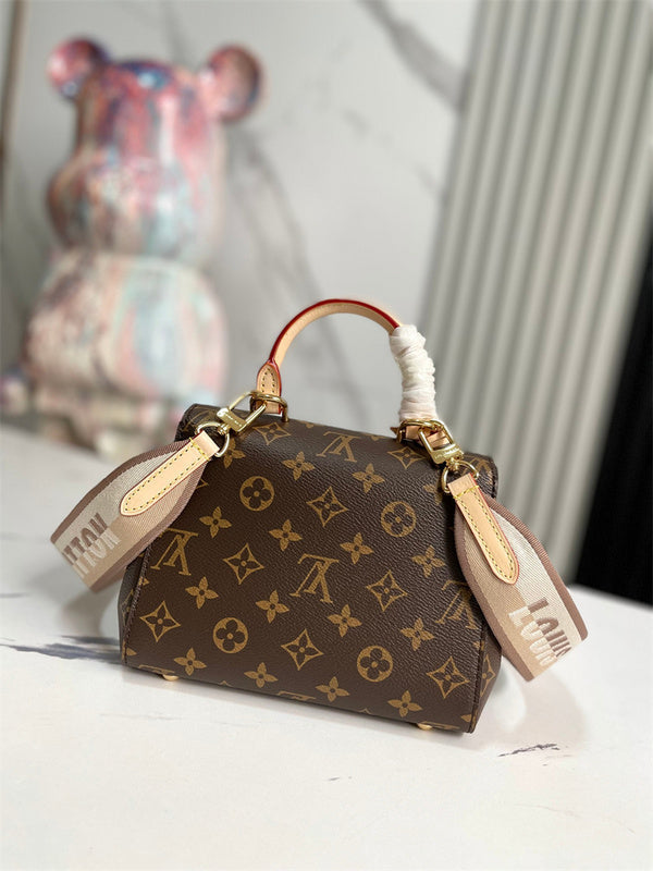  chic everyday bag detail view showing craftsmanship 14