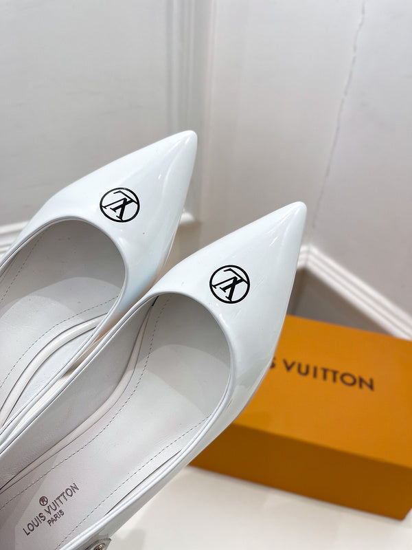 Louis Vuitton shoes Style 421 - logo and branding close-up
