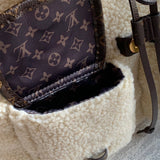  Versatile shopper bag carried on shoulder 10