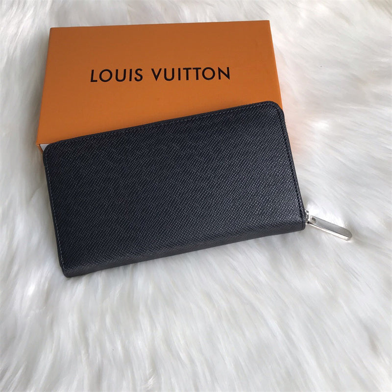  Versatile crossbody bag carried on shoulder 10