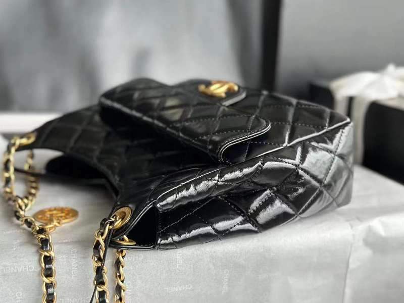 Zivas Charm Modern Minimalist Look Everyday Handbag (Versatile Style Statement) – Close-Up Detail