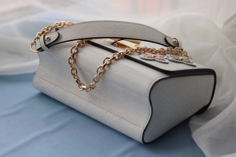 Side profile of refined modern women's handbag – women's luxury accessory