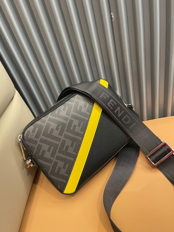 Ziva's Charm handbag – product shot (22cm*15cm*5cm)