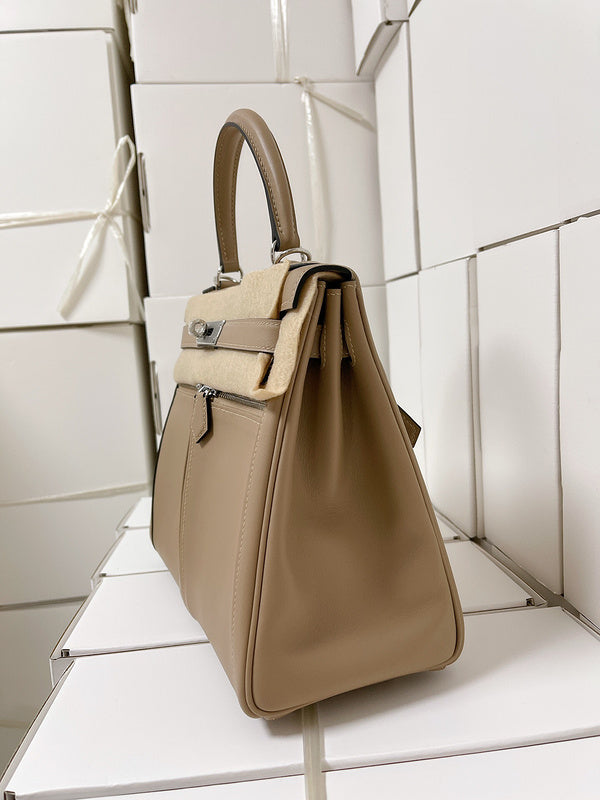 Everyday-Ready handbag styled for everyday wear
