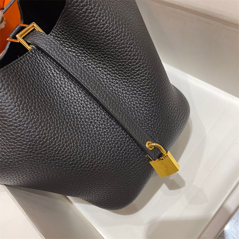  graceful everyday bag detail view showing craftsmanship 20