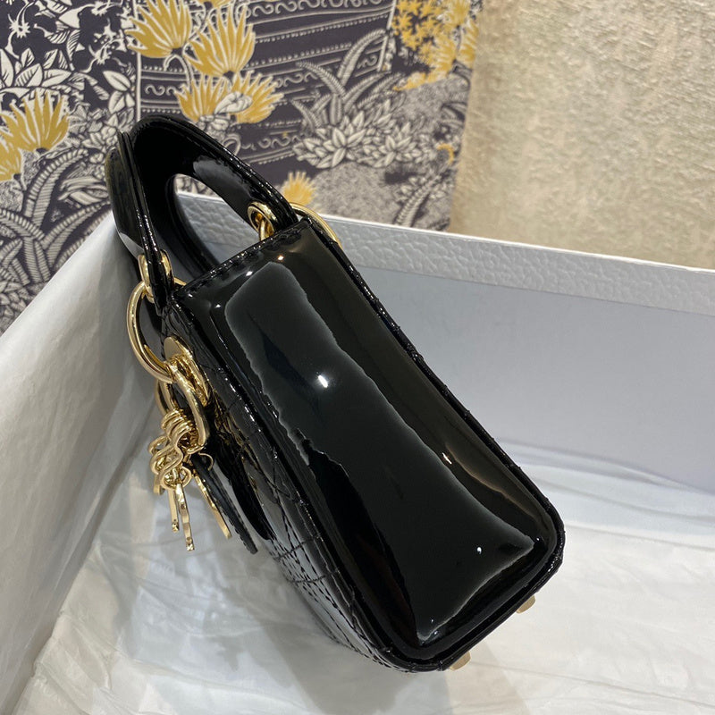 Styled lifestyle shot of everyday-luxe elevated women's handbag – women's everyday handbag