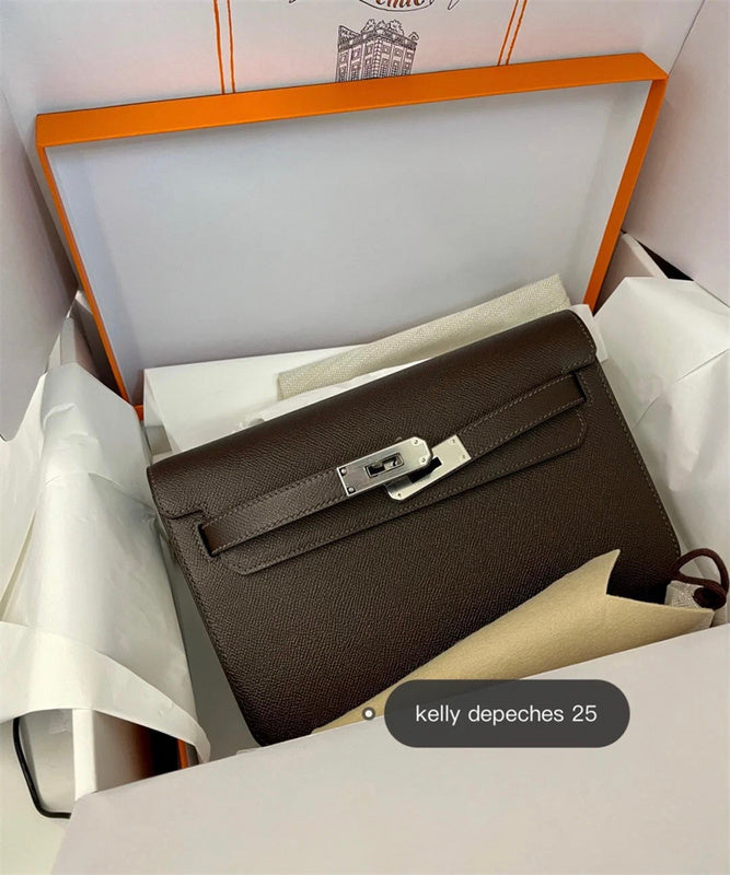 sleek everyday bag detail view showing craftsmanship