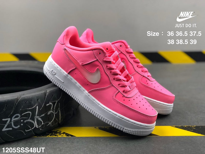 Nike Men's & Women's Luxury Low-Top Trainers — Style 009 detail view