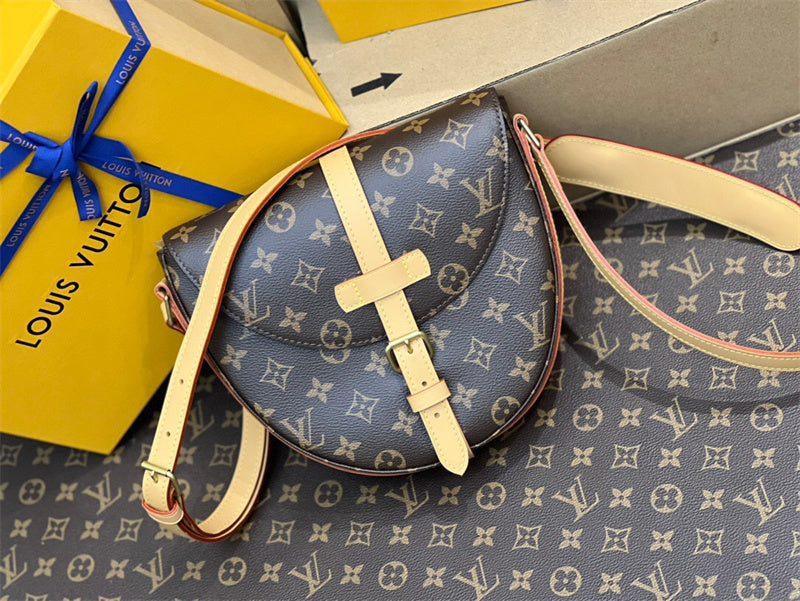  sophisticated shopper bag styled with outfit