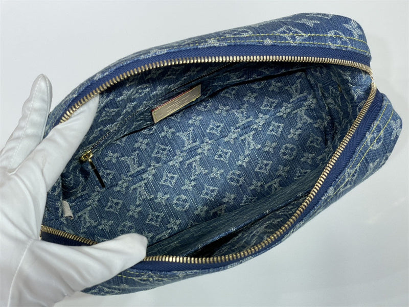  clean-lined crossbody bag detail view showing craftsmanship 8