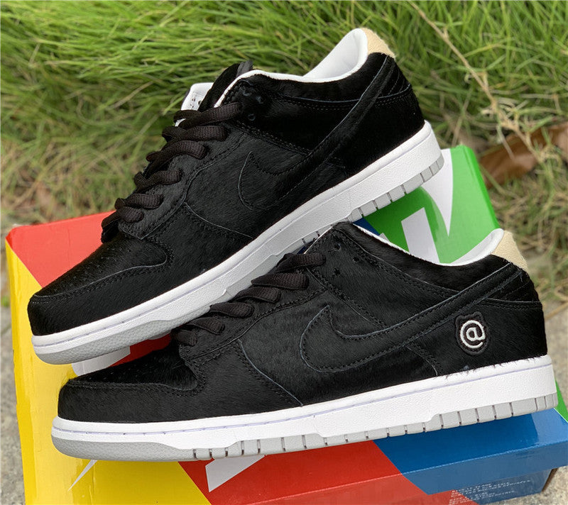Nike Men's & Women's Designer Lifestyle Shoes — Style 080 angle view