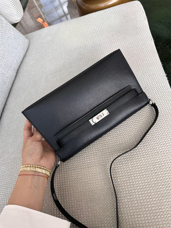  Graceful shoulder bag front view 13