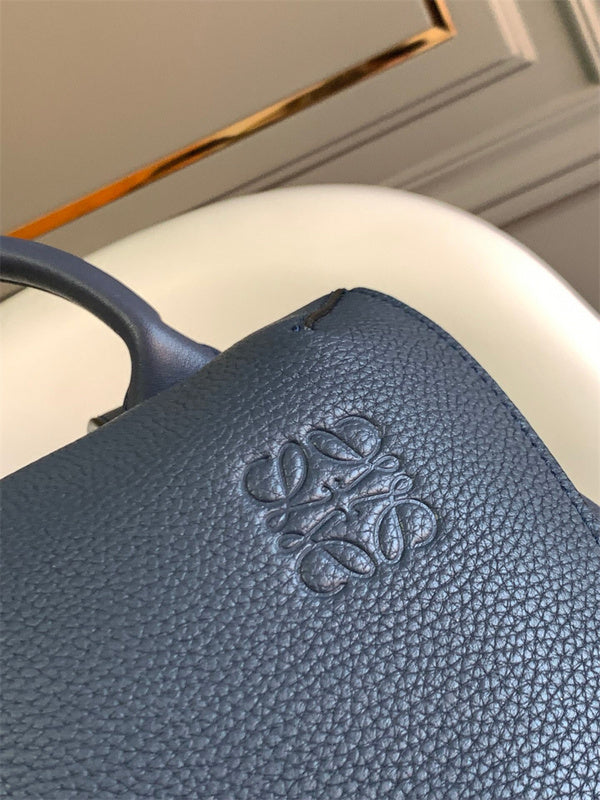 Ziva's Charm handbag – detail view (41cm*31cm*24cm)