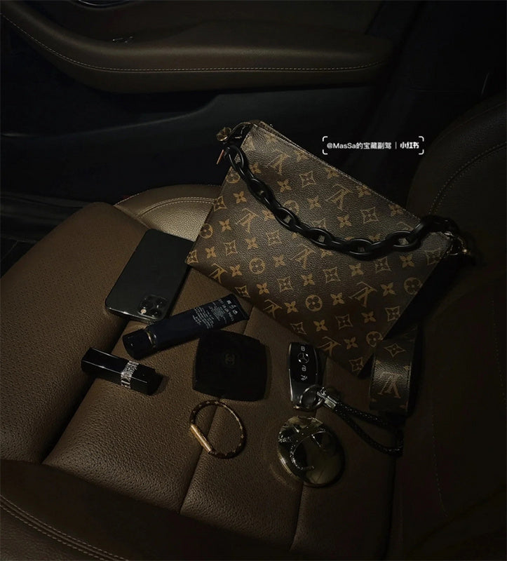  Minimalist tote bag front view 37