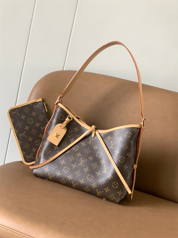  structured bag interior and compartment view