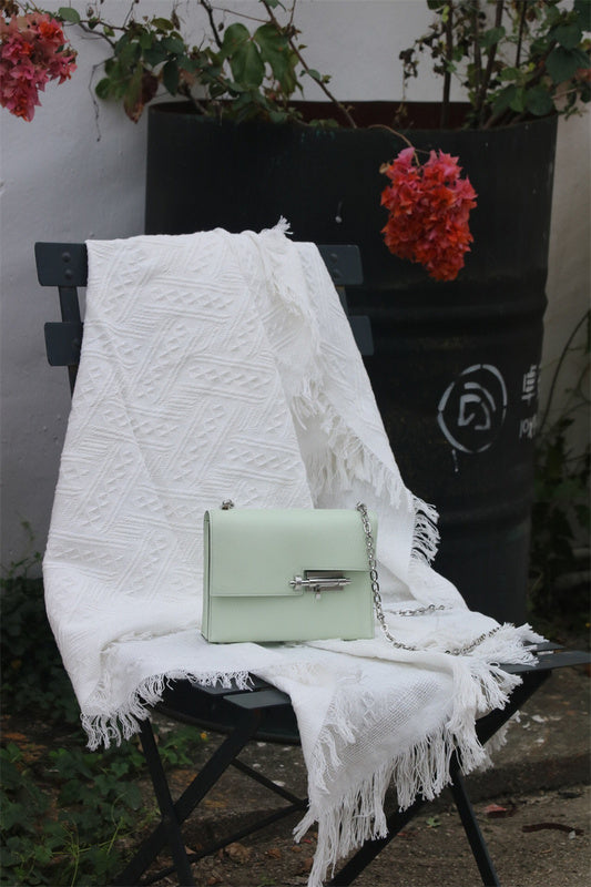  Versatile everyday bag front view 19