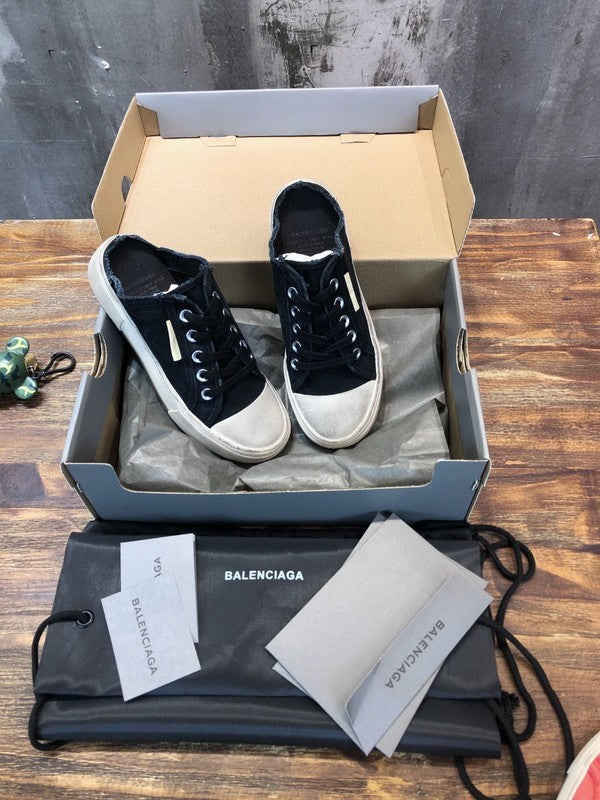 Zivas Charm Modern Minimalist Look Designer Shoes (Effortless Everyday Style) – Lifestyle Shot