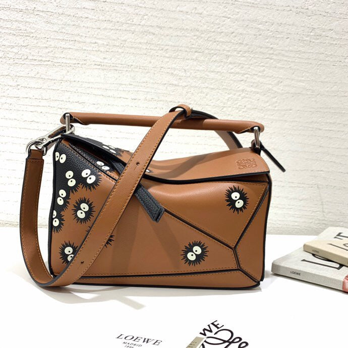 Ziva's Charm handbag – front view (18cm*11cm*7.5cm)