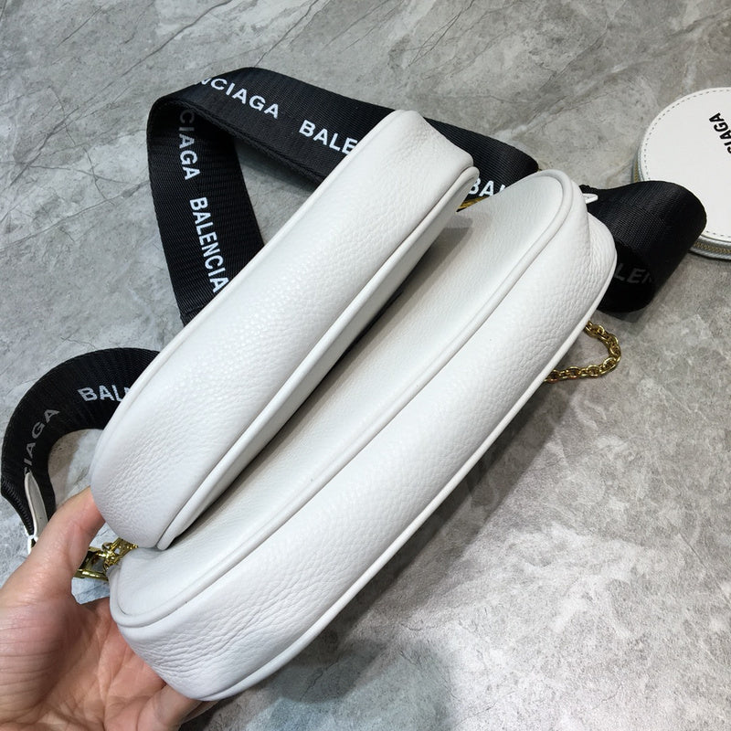 Elegant Premium PU Leather Handbag - Premium Craftsmanship Detailing | Women's Premium Handbag #980 - interior view (image 6) of designer-inspired handbag