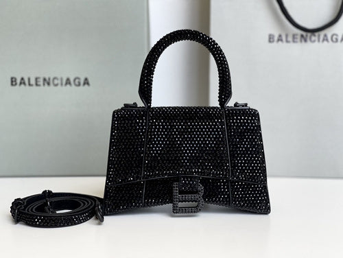 Zivas Charm Versatile Design Statement Handbag (Everyday Luxury Essential) – Front View 2