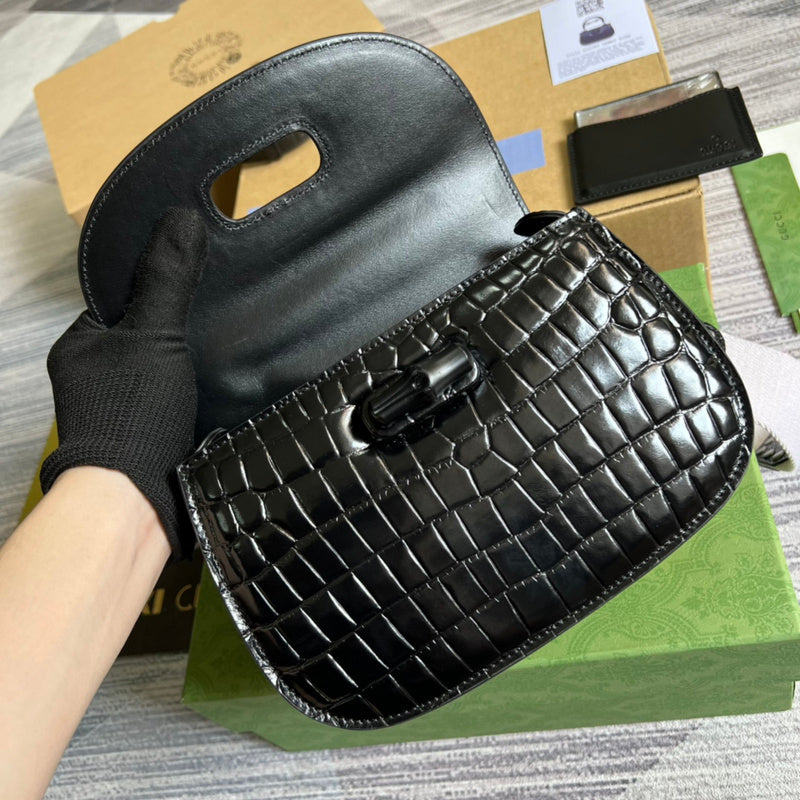 Front view of chic modern women's handbag – women's luxury handbag