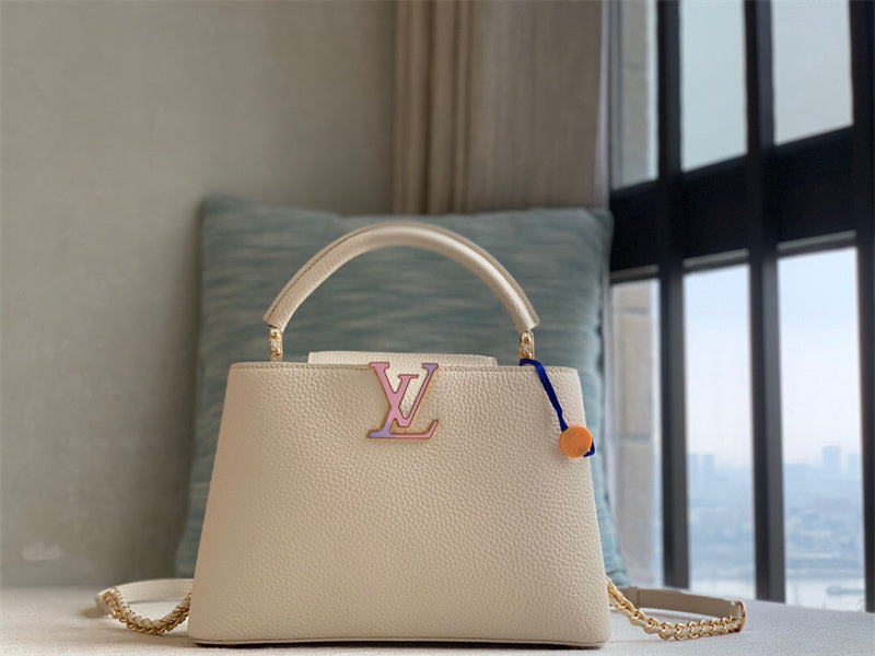  Chic everyday bag front view 7