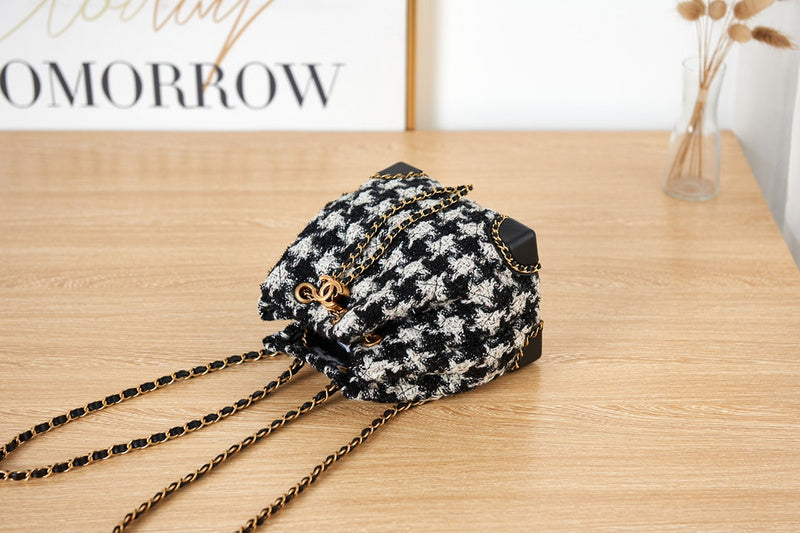 Zivas Charm Elevated Essentials Designer Handbag (Versatile Style Statement) – Full Silhouette