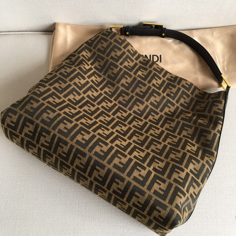 Ziva's Charm handbag – close-up view (32cm*36cm*12cm)