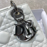 Handle and strap detail of everyday-luxe classic women's handbag – women's premium purse