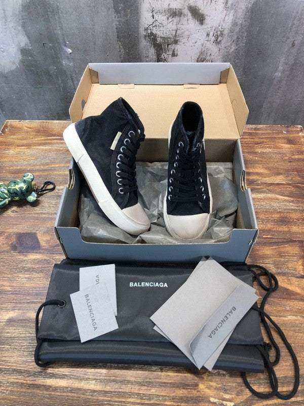 Zivas Charm Chic Craftsmanship Designer Shoes (Modern Wardrobe Staple) – Lifestyle Shot