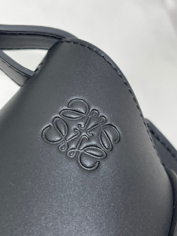 Ziva's Charm handbag – close-up view (20cm*19cm*11.5cm)