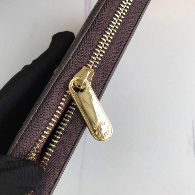 Side profile of structured statement women's handbag – women's luxury accessory
