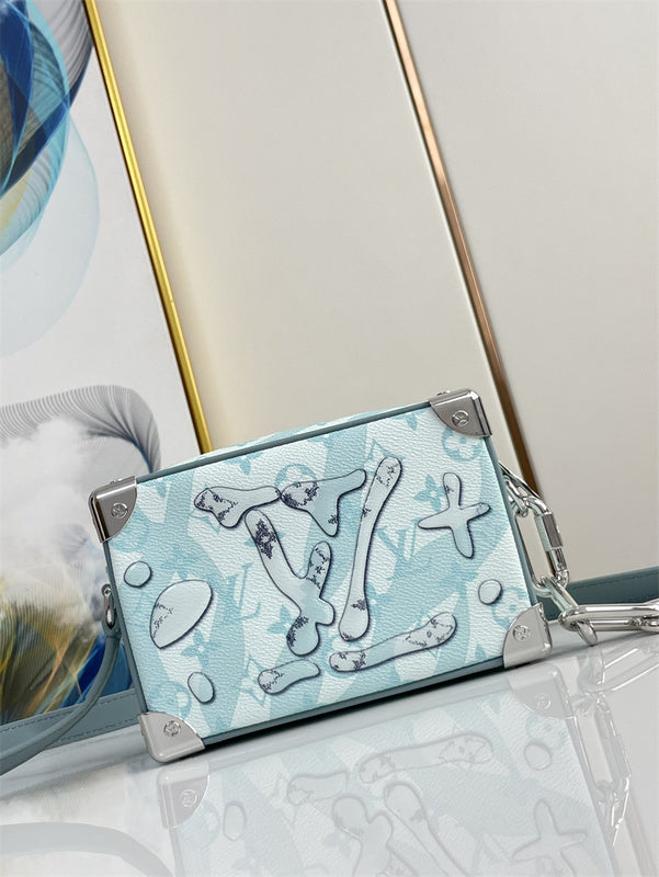  Tailored everyday bag carried on shoulder