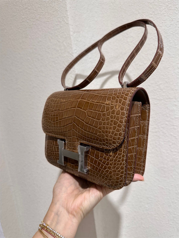  graceful structured bag styled with outfit 18