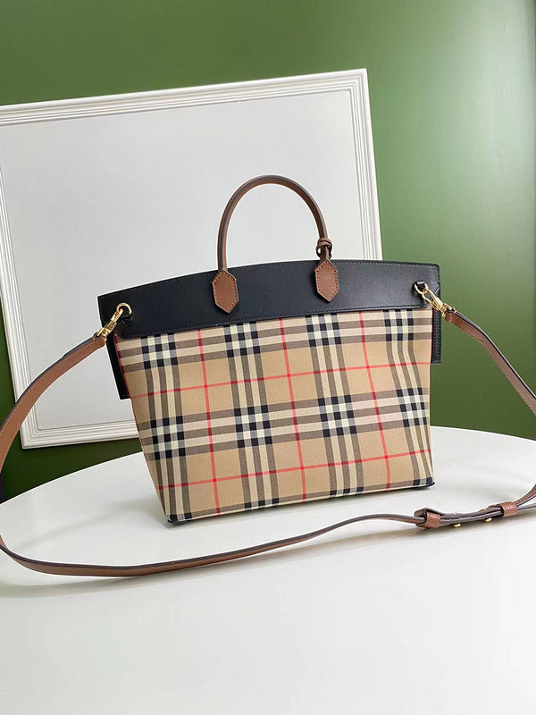 Ziva's Charm handbag – carry view (one versatile size)